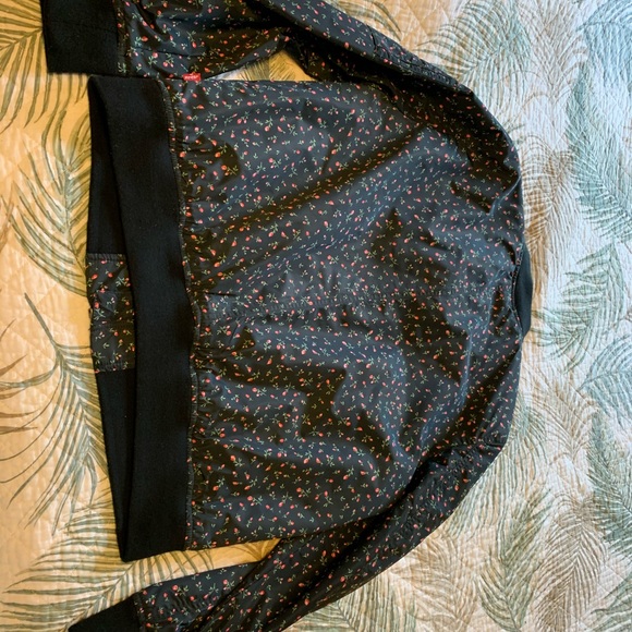 COPY - Levi’s NWOT Cropped Jacket - Picture 2 of 3